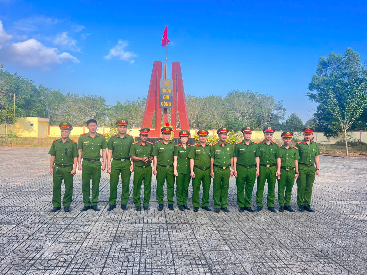 XÃ XUÂN SƠN: TỔ CHỨC CÁC HOẠT ĐỘNG CHÀO MỪNG 50 NĂM NGÀY GIẢI PHÓNG MIỀN NAM, THỐNG NHẤT ĐẤT NƯỚC (30/4/1975-30/4/2025)